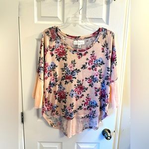 Lightweight sweater, blouse with flowing sleeves